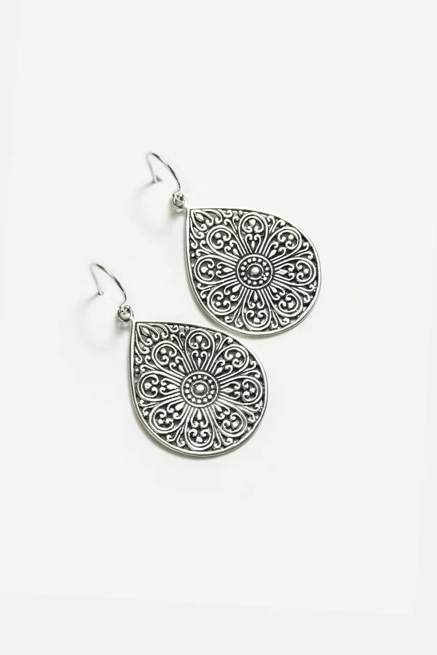 GLORIOUS TEARDROP EARRINGS
