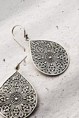 GLORIOUS TEARDROP EARRINGS