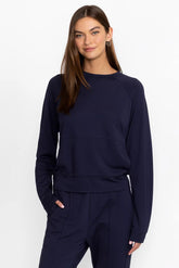 BEE ACTIVE LONG SLEEVE CREW PULLOVER