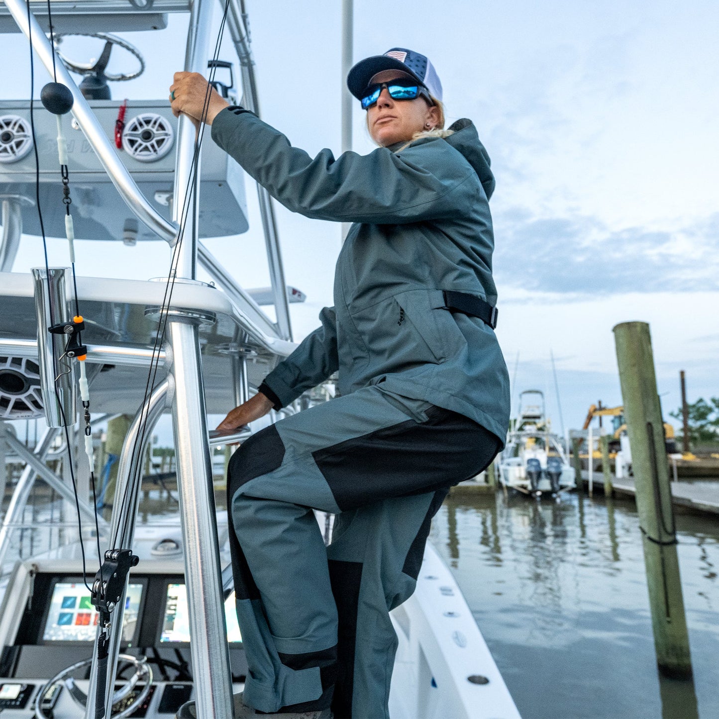 AFTCO Women's Barricade Jacket Depths