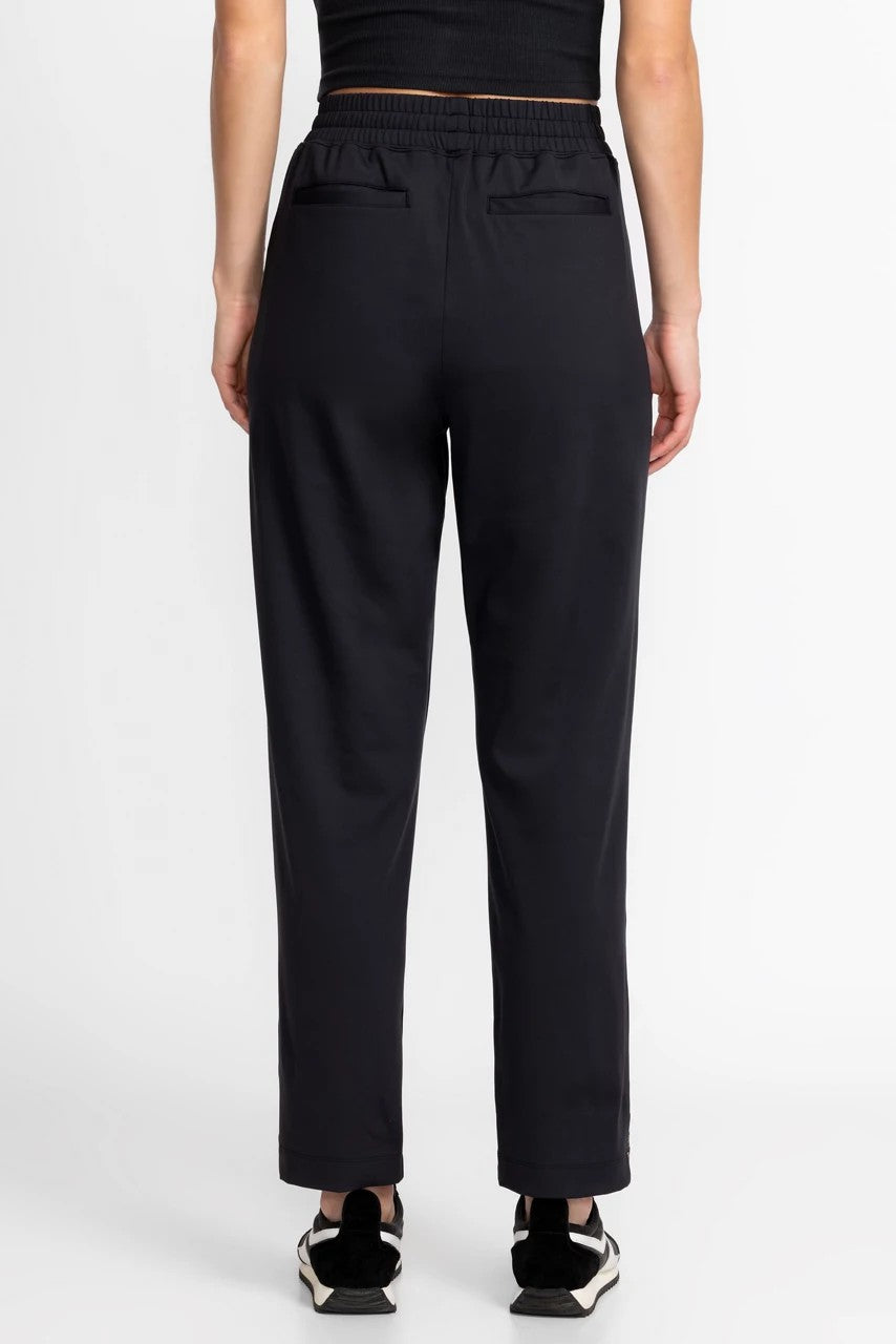 BEE ACTIVE TUXEDO STRIPE TRAVELER PANT