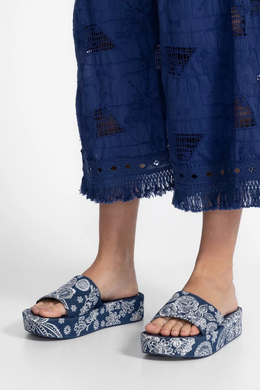 BANDANA EMBROIDERED DENIM PLATFORM SLIDE