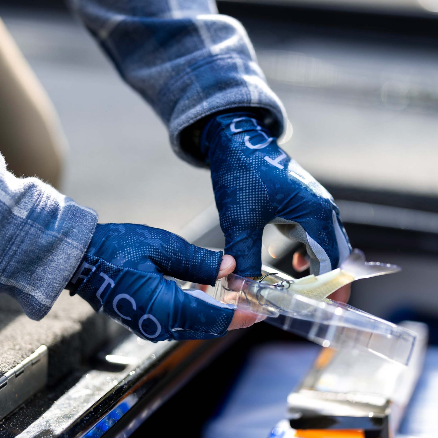 AFTCO Solblok Fingerless Fishing Gloves Naval Storm Camo