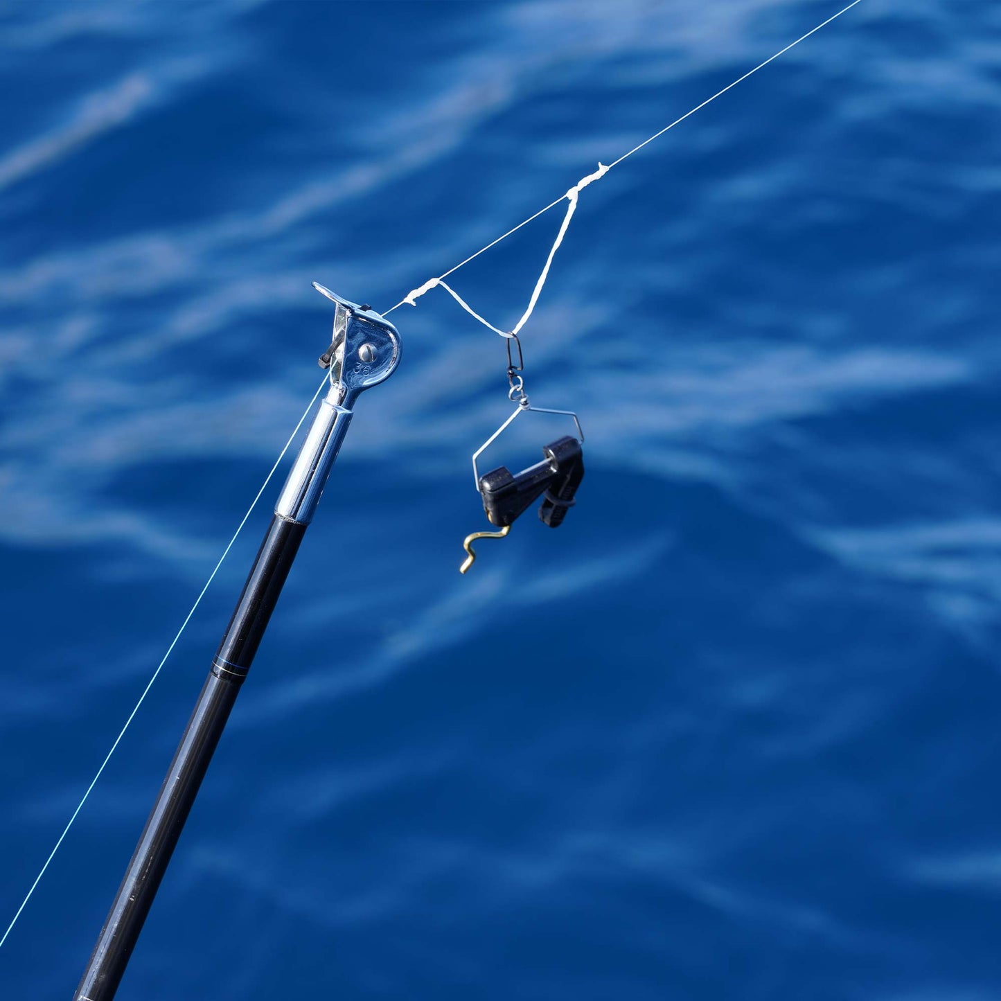 AFTCO Goldfinger Outrigger Clip Black