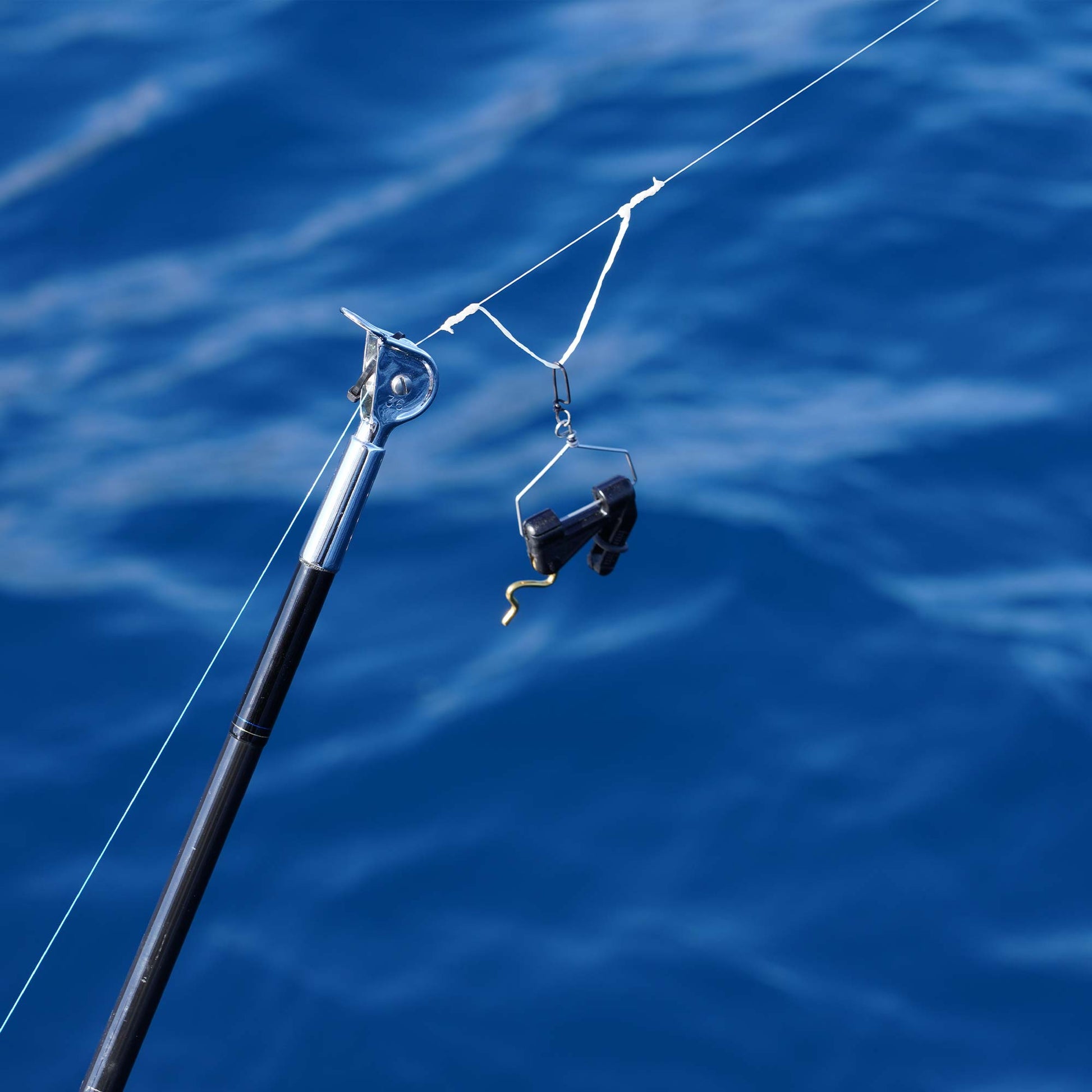 AFTCO Goldfinger Outrigger Clip Black